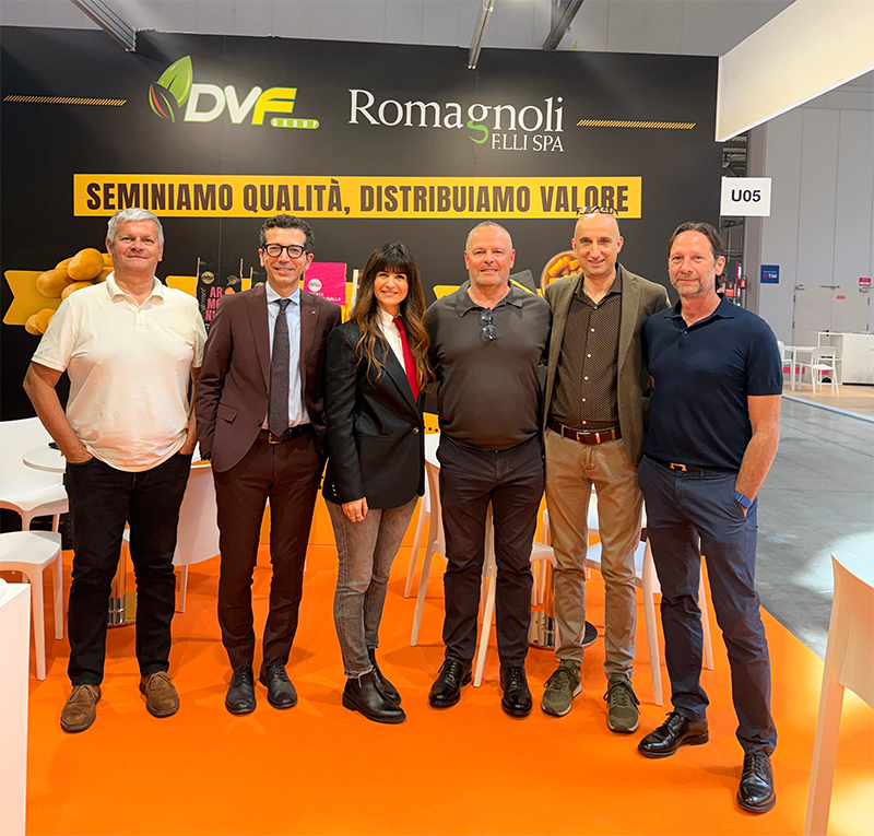 Da sinistra: Roberto Simonetta Direttore generale Dvf, Alberto Magaraggia Key Account Romagnoli, Francesca Russo Responsabile Marketing Romagnoli, Filippo Donarini presidente Dvf, Massimo Assoni Sales Manager IV V Romagnoli, Filippo Verzelloni Ad Dvf